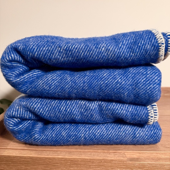 MacAusland wool throw blanket - Picture 3 of 5